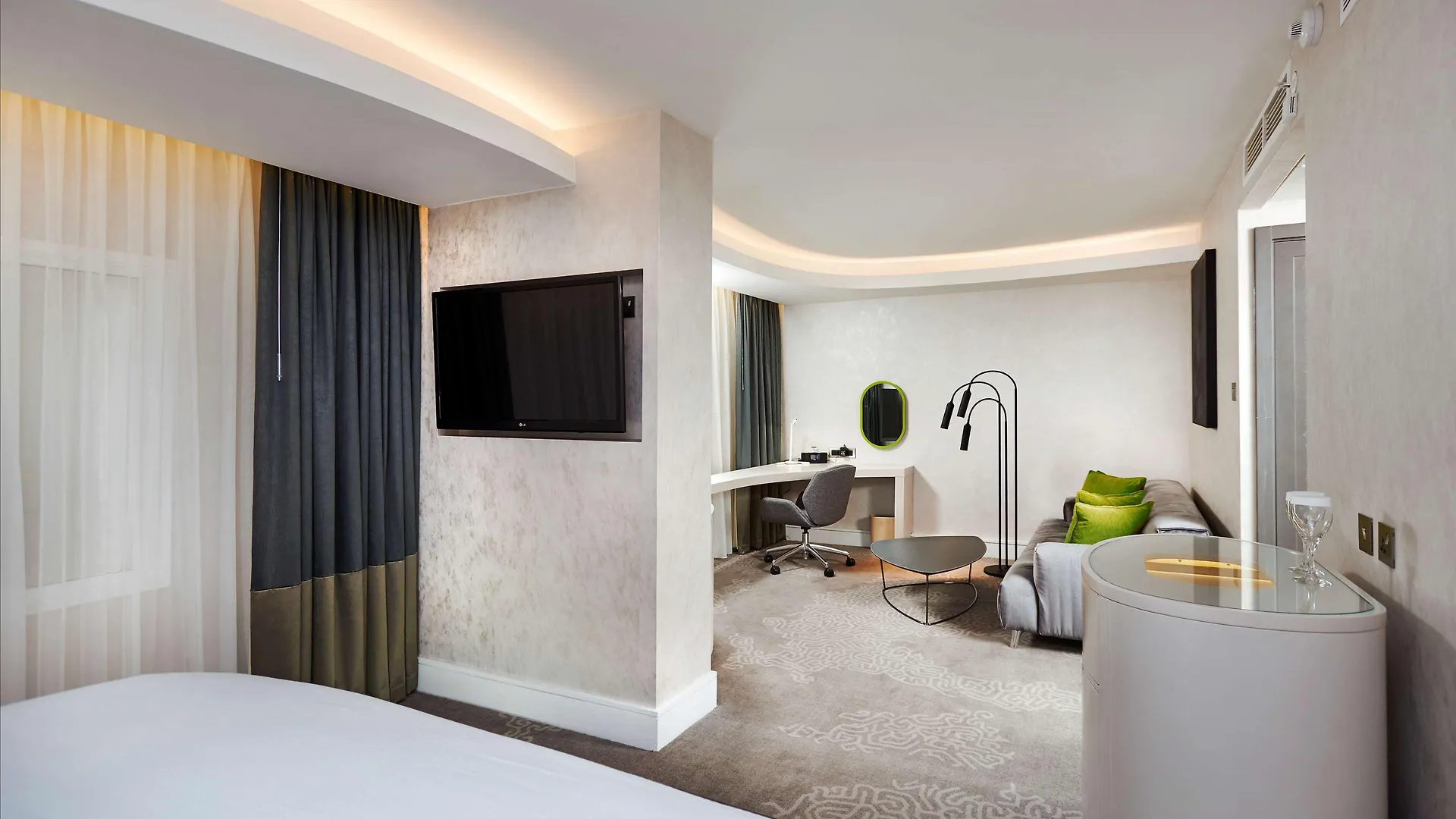 Hilton London Heathrow Airport Hotel Hillingdon 4*,  United Kingdom