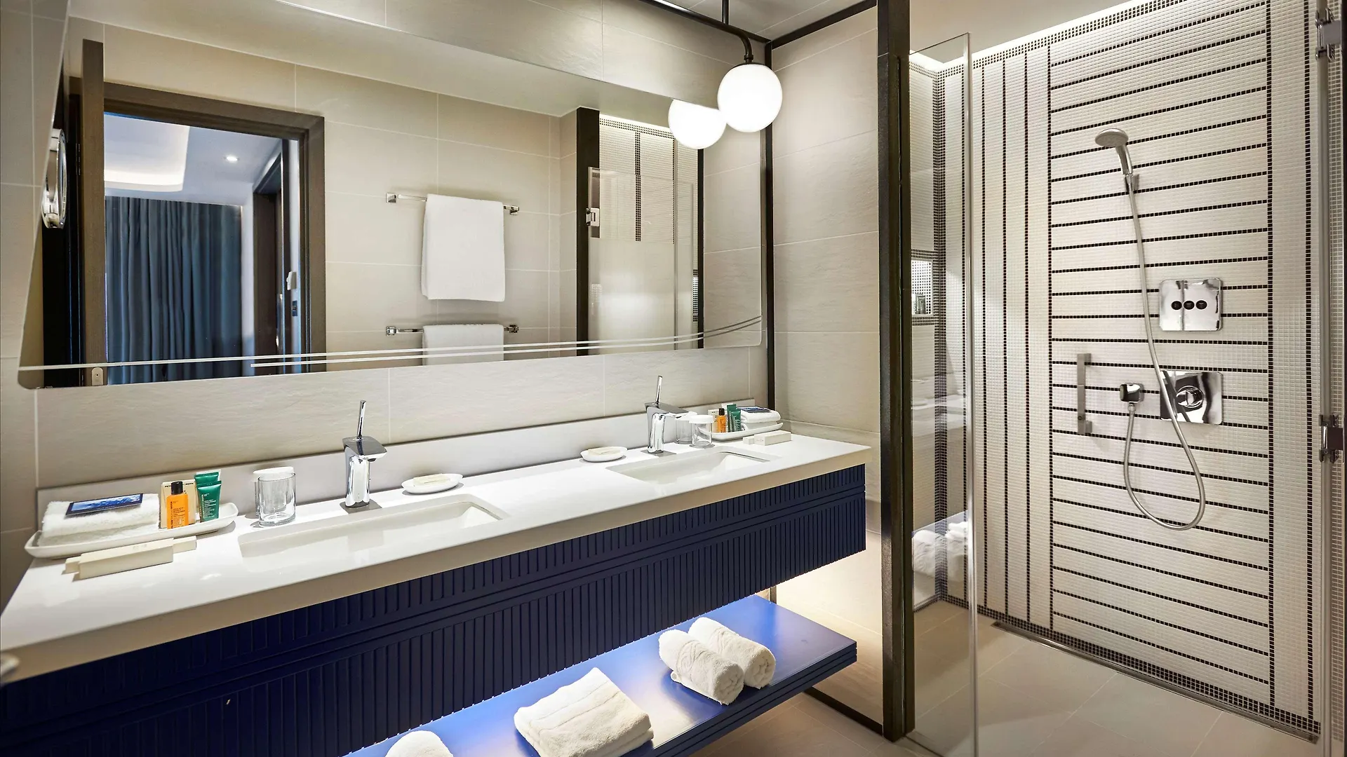 Hilton London Heathrow Airport Hotel Hillingdon 4*,